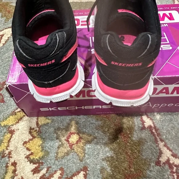 Black and Pink Mesh Athletic Shoes with Cushioned Sole. Excellent condition. - Picture 4 of 8